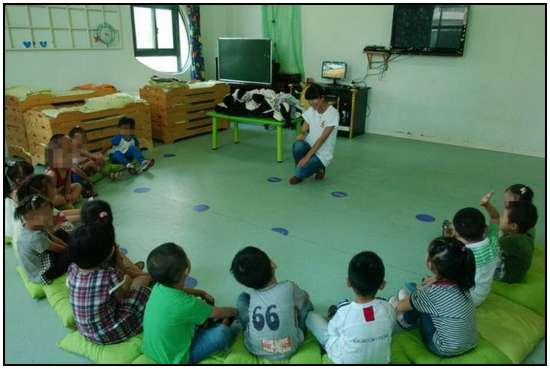 Chinese-Kids-in-an-Anatomy-Class