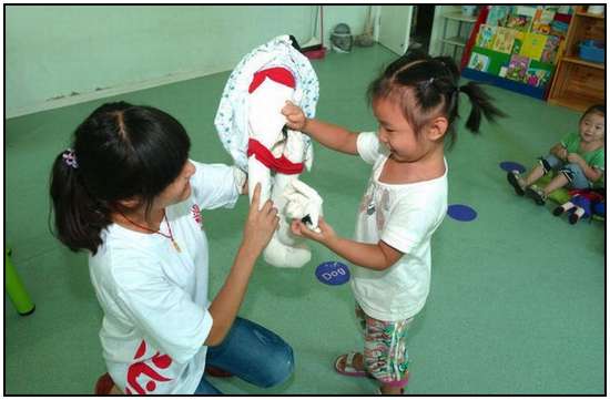 Chinese-Kids-in-an-Anatomy-Class-8