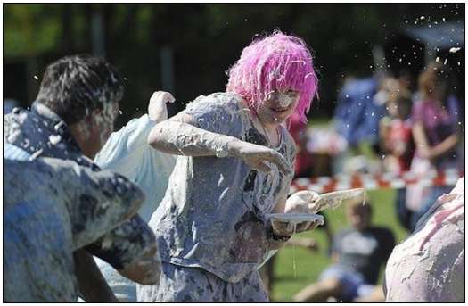 World-Custard-Pie-Throwing-Championship-4