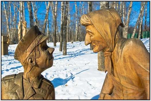 Wooden-Sculptures-of-Russian-Traffic-Cops-10