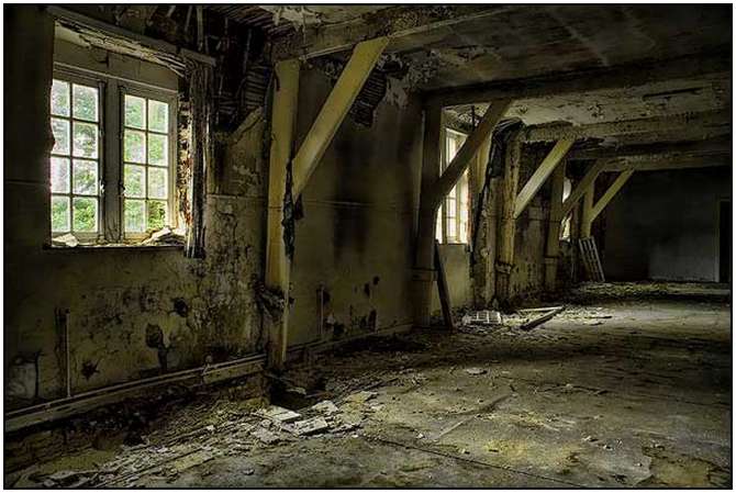 Pictures Of Beautiful Abandoned Buildings Abandoned-Buildings-12