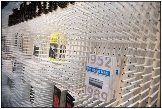 Book-Shelves-Made-From-15.000-of-Pencils-3