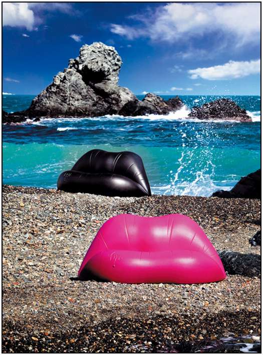 Lips-Shaped-Sofa